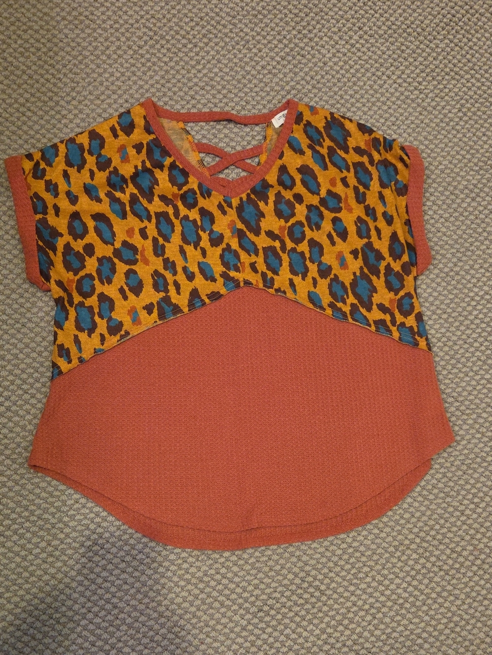 Umgee Rust Orange Tee with Blue and Black Leopard Yoke Waffle Bottom Sz MED
